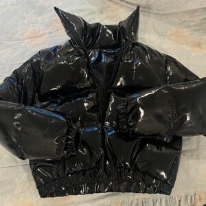 PrettyLittleThing Black Cropped Puffer Jacket Size 4 
Scrunched at the Bottom